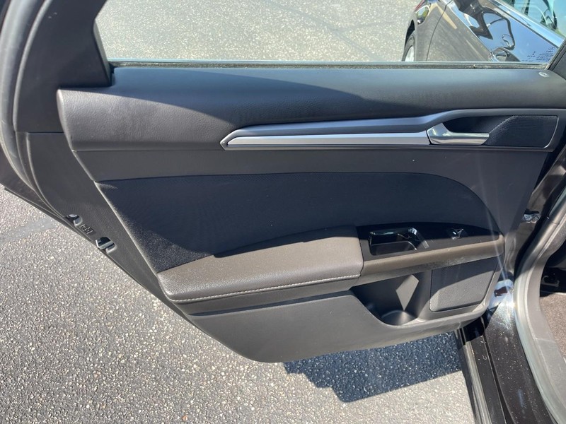 Ford Fusion Vehicle Image 15