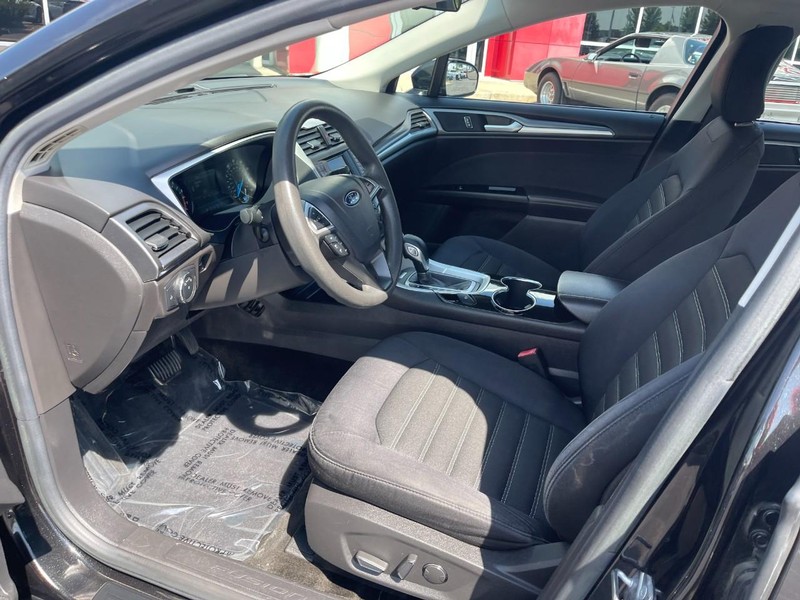 Ford Fusion Vehicle Image 16