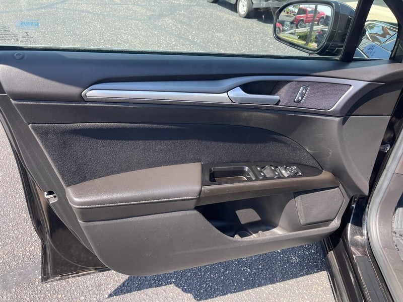 Ford Fusion Vehicle Image 17