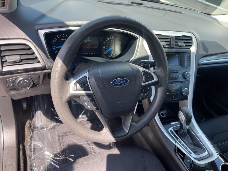 Ford Fusion Vehicle Image 19