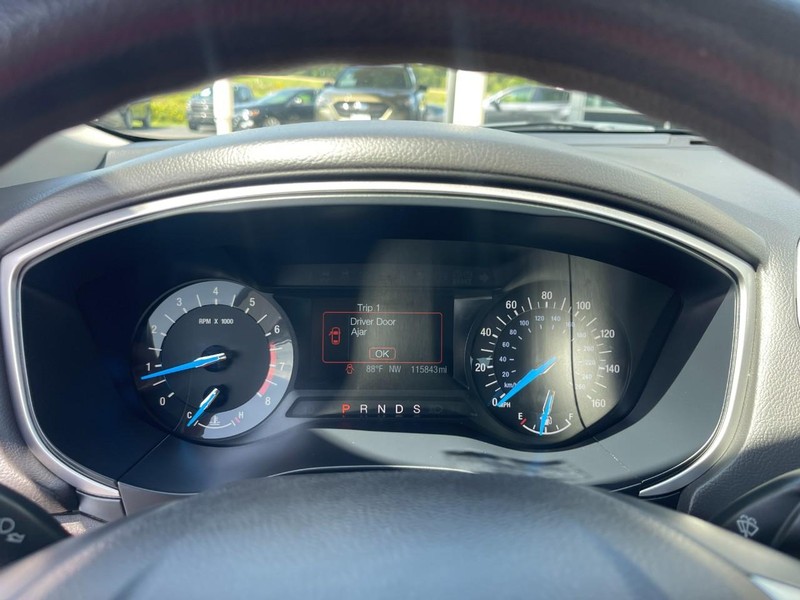 Ford Fusion Vehicle Image 22
