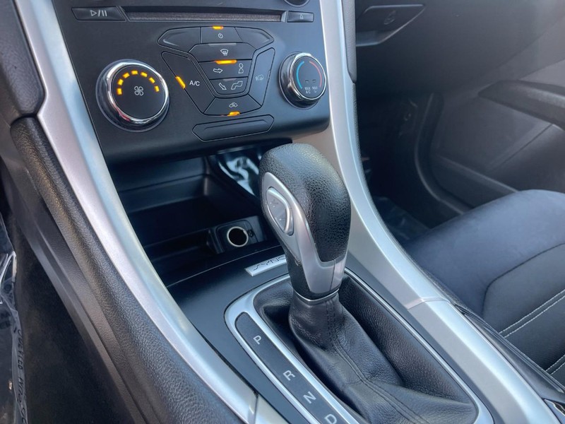 Ford Fusion Vehicle Image 23