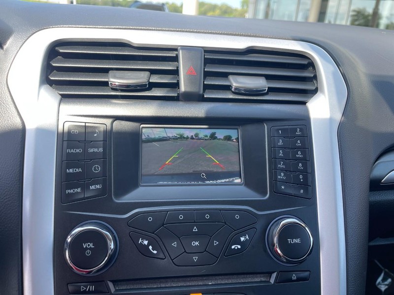 Ford Fusion Vehicle Image 25
