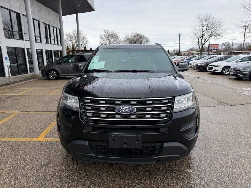 Ford Explorer Vehicle Image 02