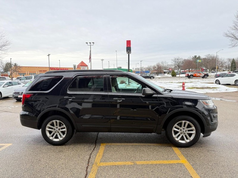Ford Explorer Vehicle Image 04