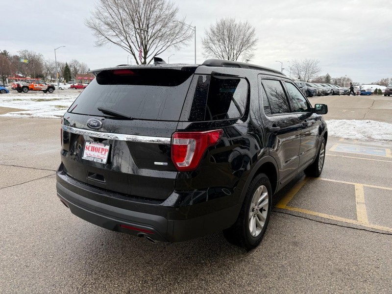 Ford Explorer Vehicle Image 05