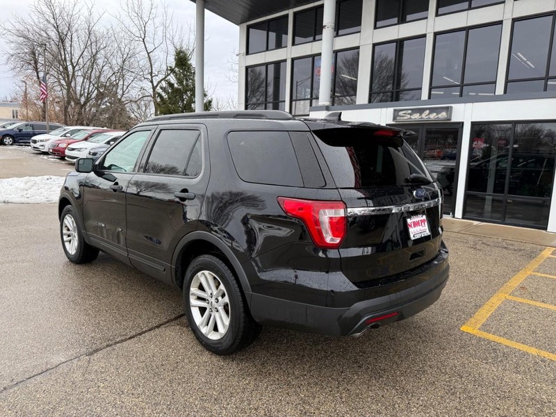 Ford Explorer Vehicle Image 07