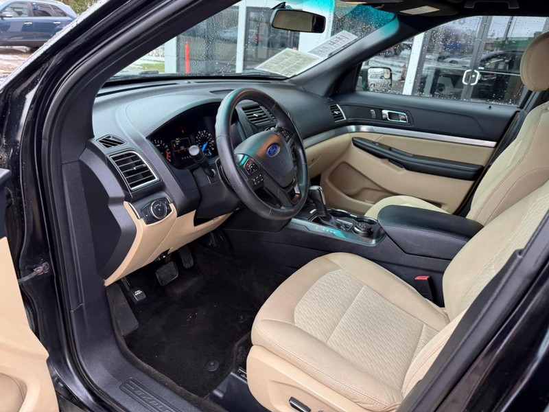 Ford Explorer Vehicle Image 10