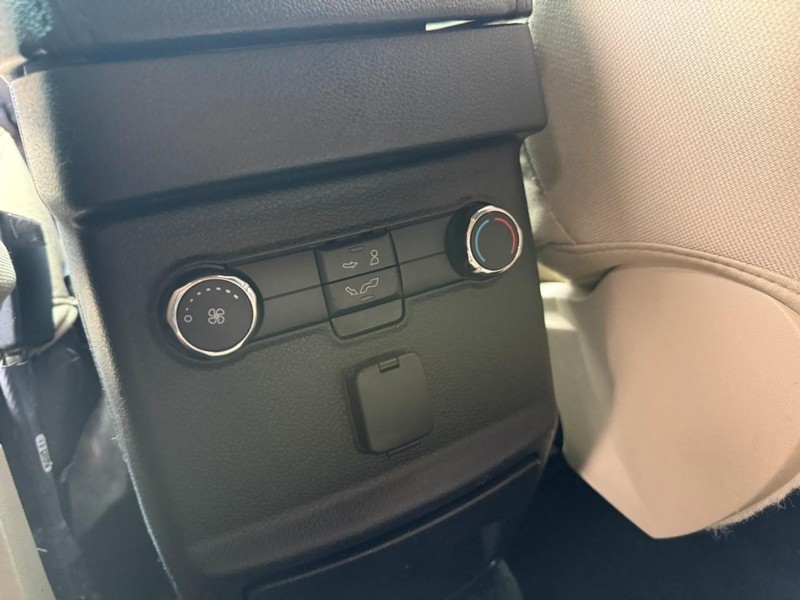 Ford Explorer Vehicle Image 14