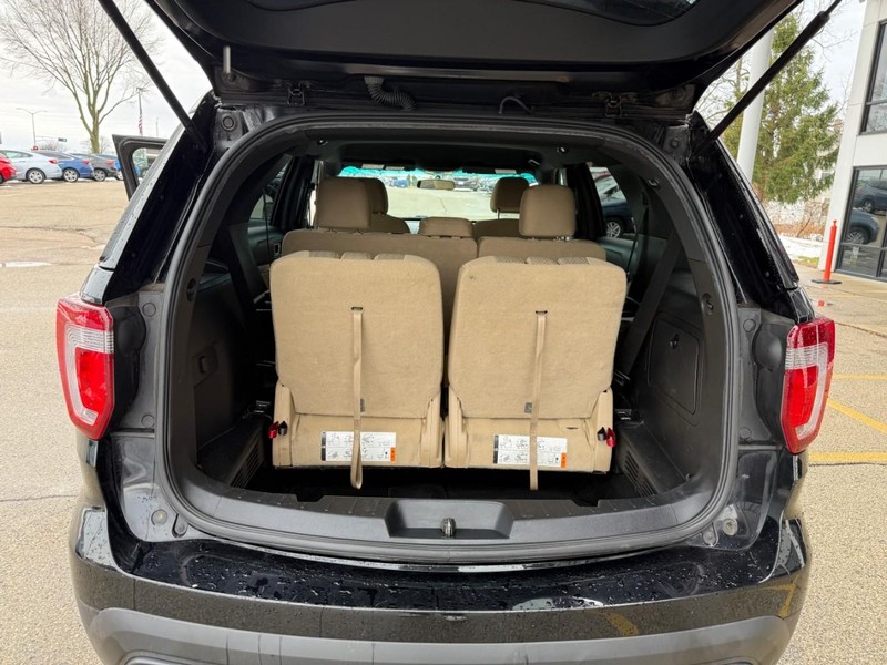 Ford Explorer Vehicle Image 15