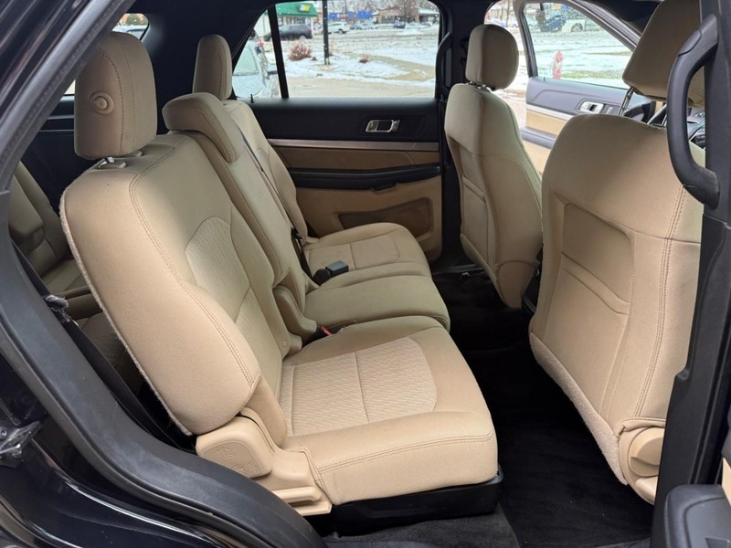 Ford Explorer Vehicle Image 16