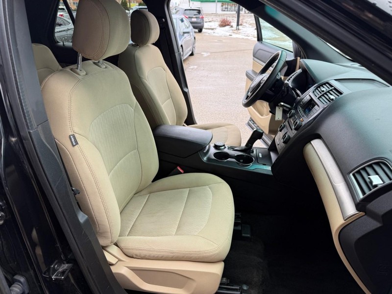 Ford Explorer Vehicle Image 18