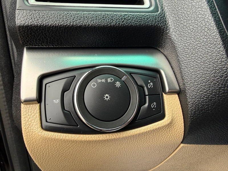 Ford Explorer Vehicle Image 20