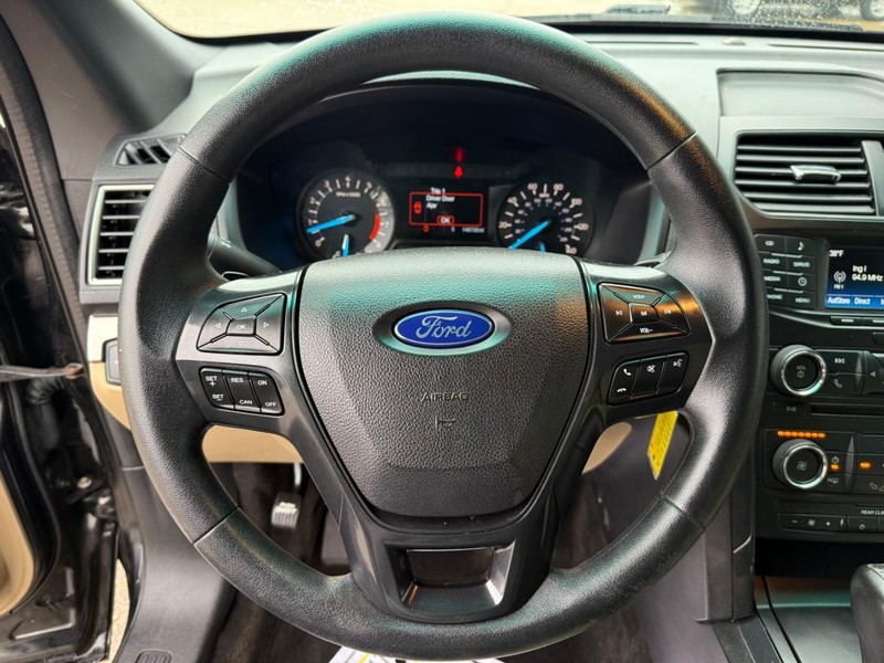 Ford Explorer Vehicle Image 21