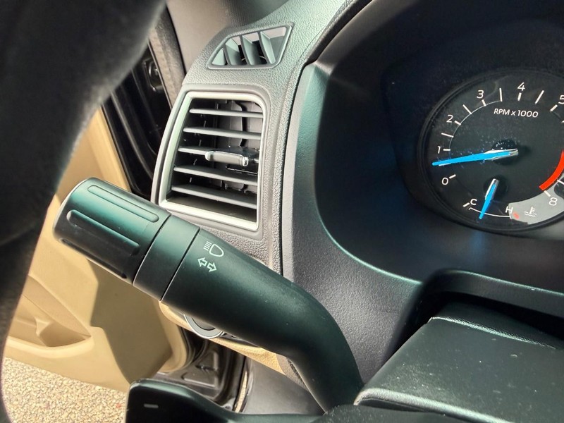 Ford Explorer Vehicle Image 22