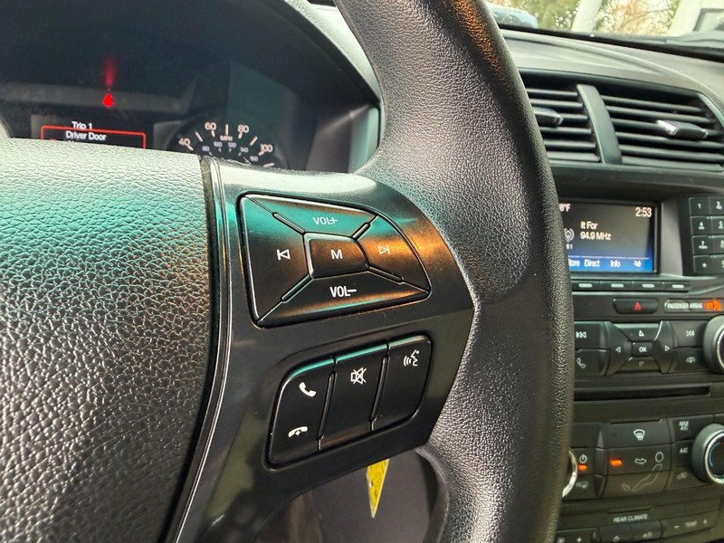 Ford Explorer Vehicle Image 25