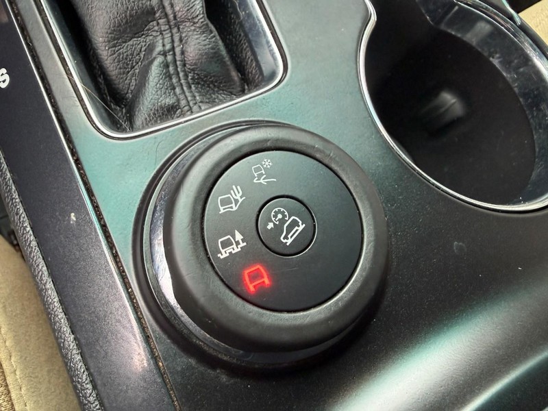 Ford Explorer Vehicle Image 28