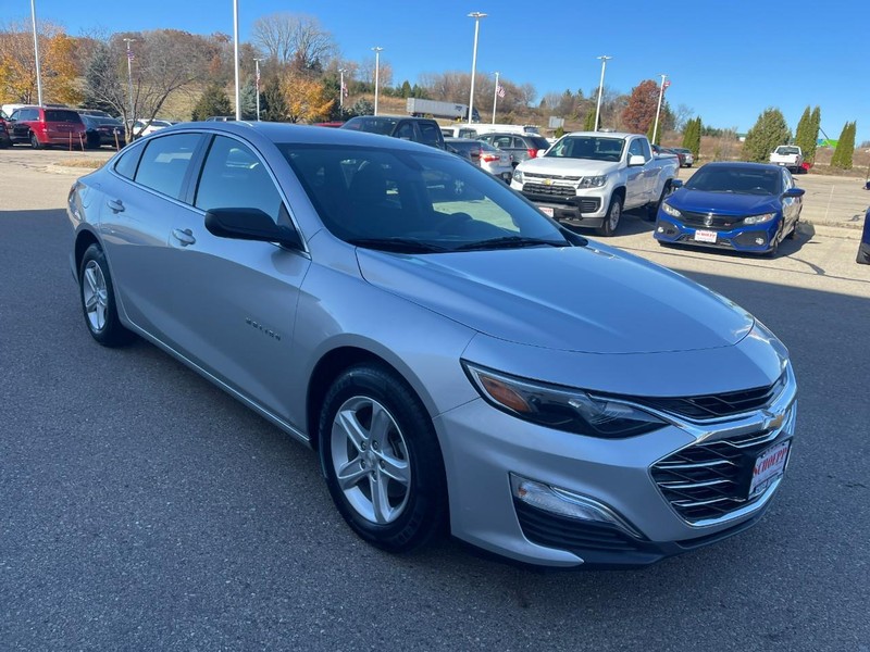 Chevrolet Malibu Vehicle Image 02