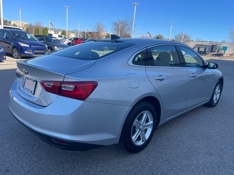 Chevrolet Malibu Vehicle Image 03