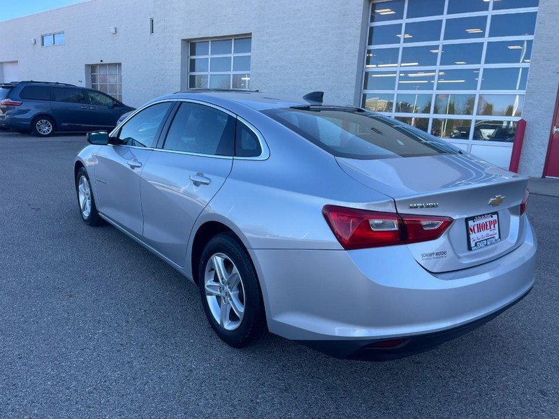 Chevrolet Malibu Vehicle Image 04
