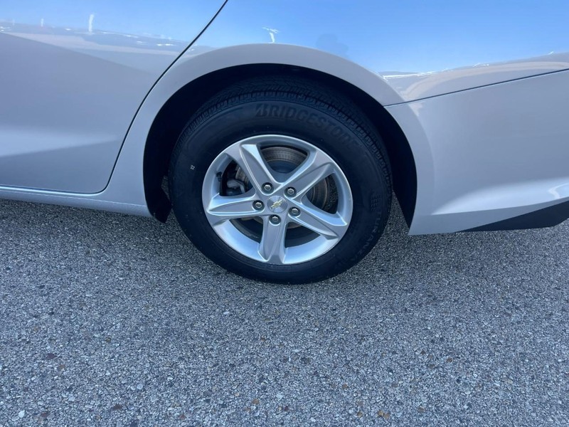 Chevrolet Malibu Vehicle Image 05