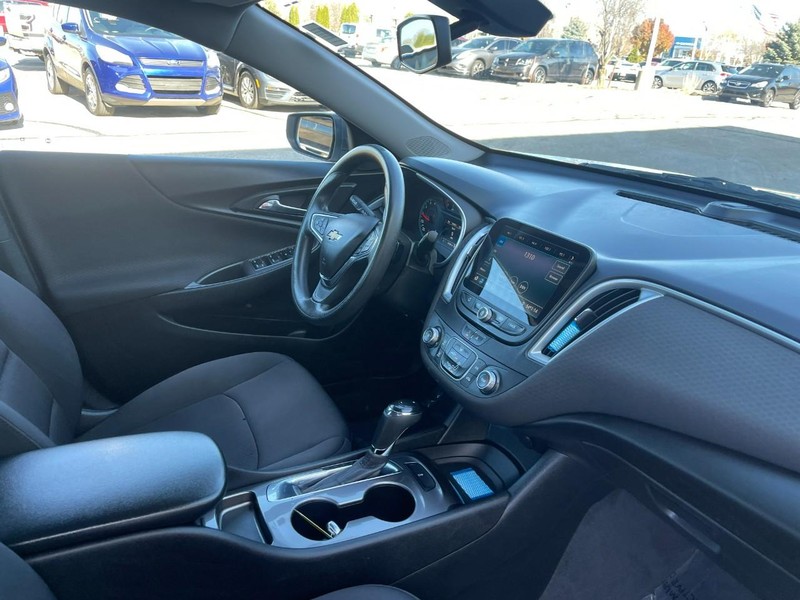 Chevrolet Malibu Vehicle Image 09