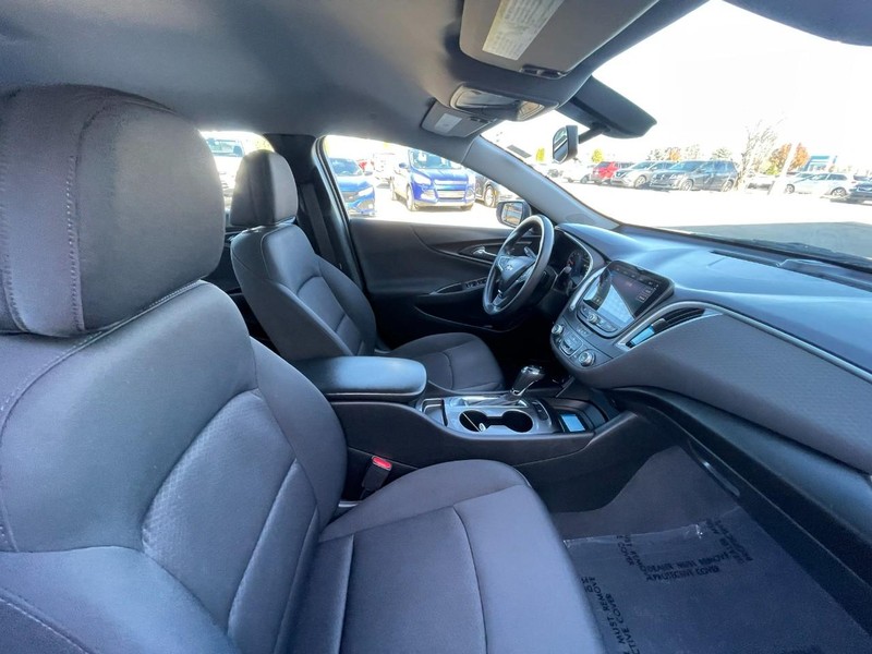 Chevrolet Malibu Vehicle Image 10