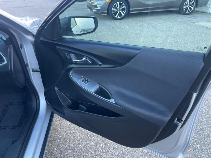 Chevrolet Malibu Vehicle Image 11