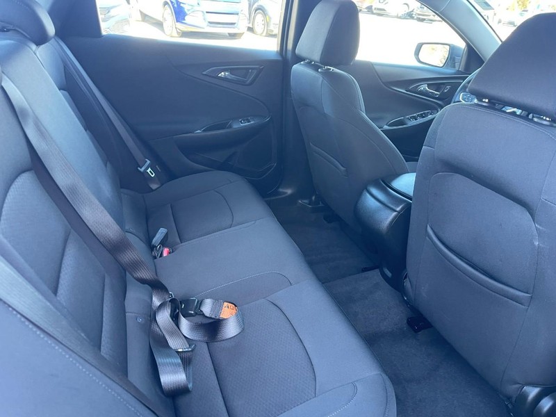 Chevrolet Malibu Vehicle Image 12