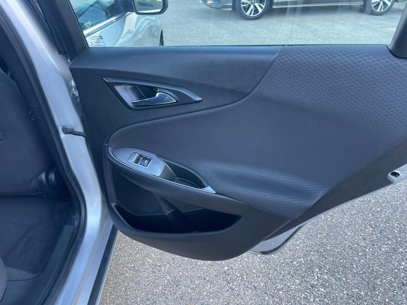 Chevrolet Malibu Vehicle Image 14