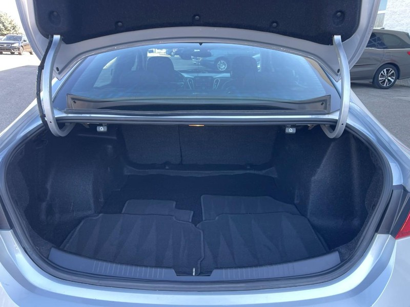 Chevrolet Malibu Vehicle Image 15