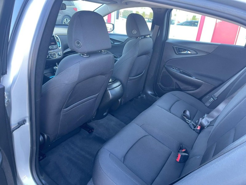 Chevrolet Malibu Vehicle Image 16