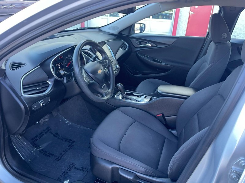 Chevrolet Malibu Vehicle Image 18