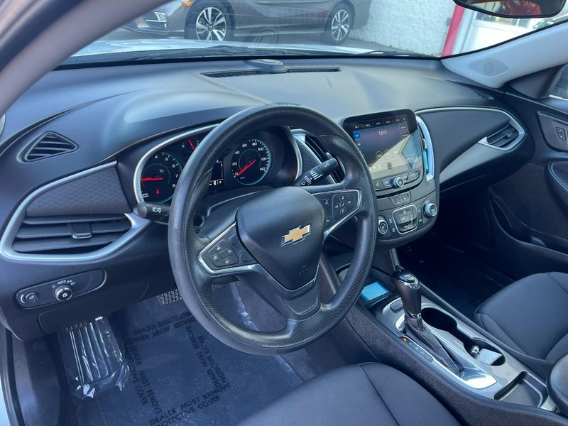 Chevrolet Malibu Vehicle Image 20