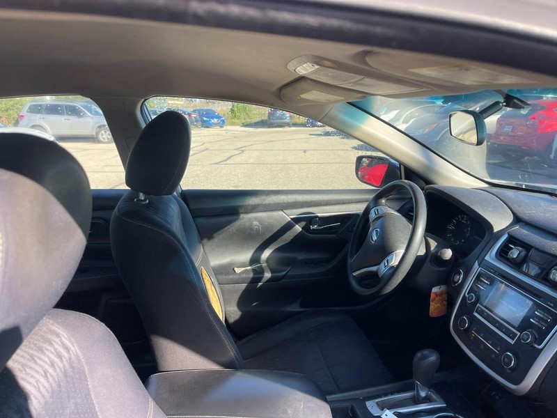 Nissan Altima Vehicle Image 03