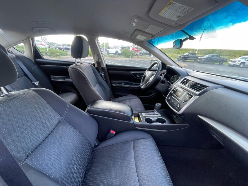 Nissan Altima Vehicle Image 07