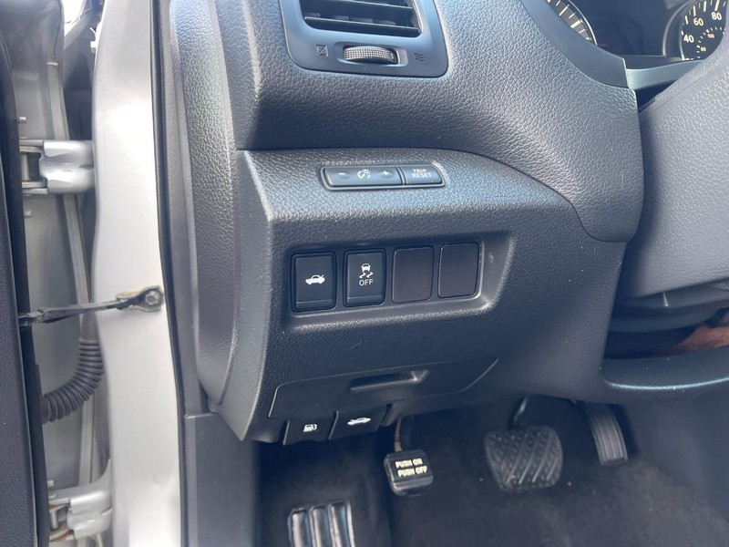 Nissan Altima Vehicle Image 14