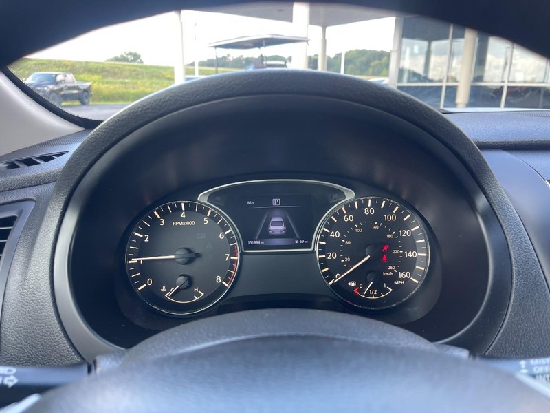 Nissan Altima Vehicle Image 18