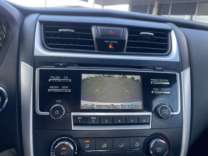 Nissan Altima Vehicle Image 22