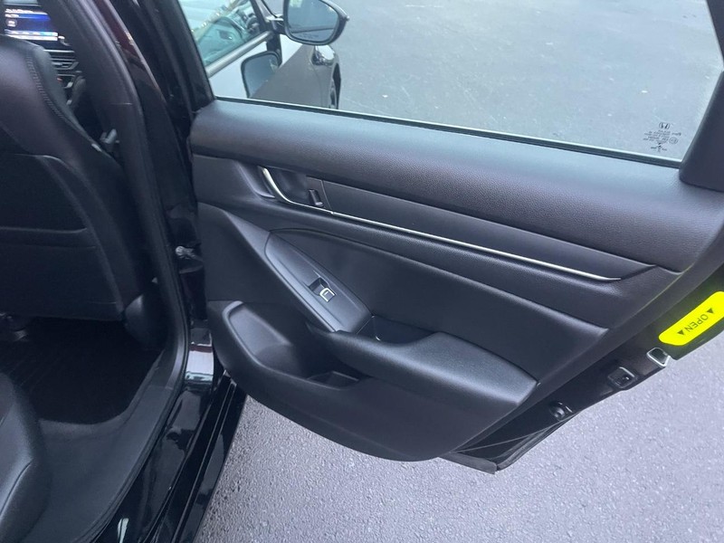Honda Accord Sedan Vehicle Image 11