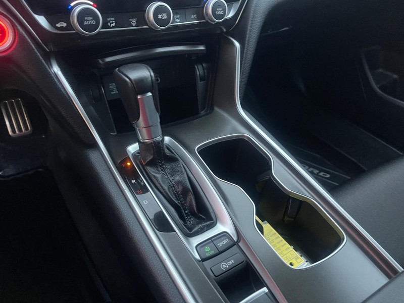 Honda Accord Sedan Vehicle Image 18