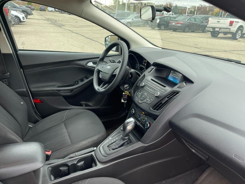 Ford Focus Vehicle Image 02