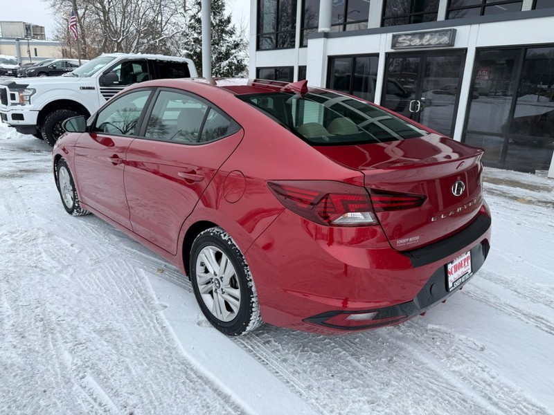 Hyundai Elantra Vehicle Image 07