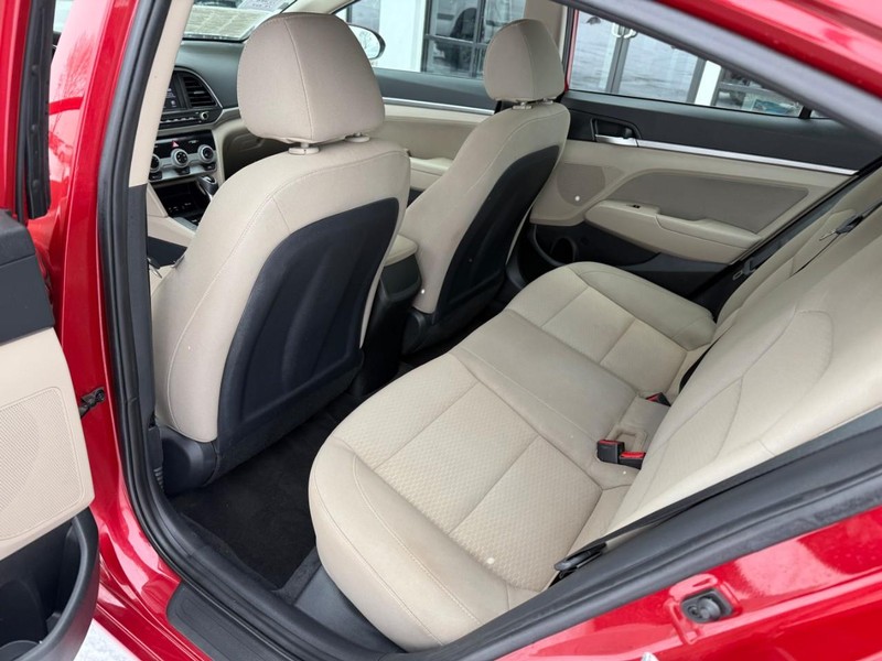 Hyundai Elantra Vehicle Image 12