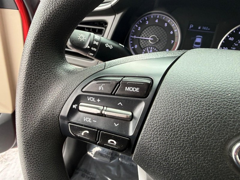 Hyundai Elantra Vehicle Image 20