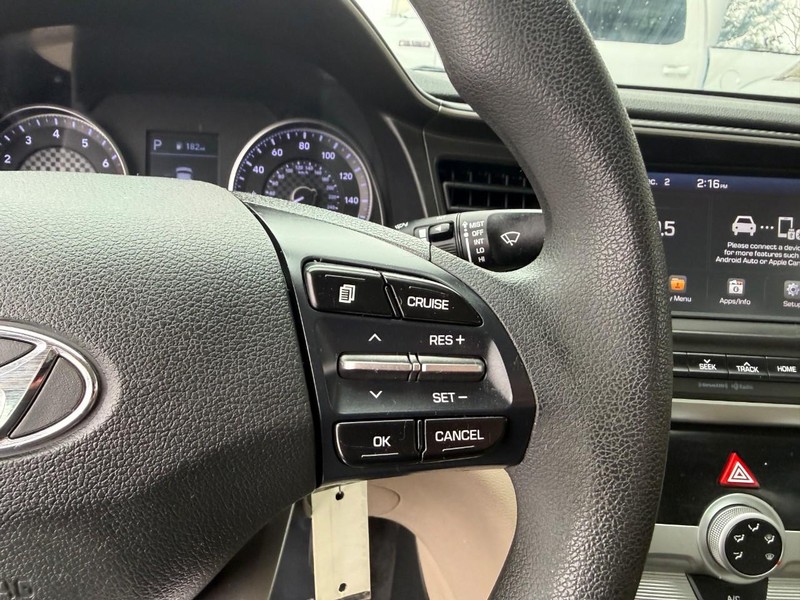 Hyundai Elantra Vehicle Image 22