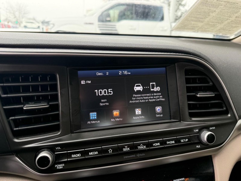 Hyundai Elantra Vehicle Image 23