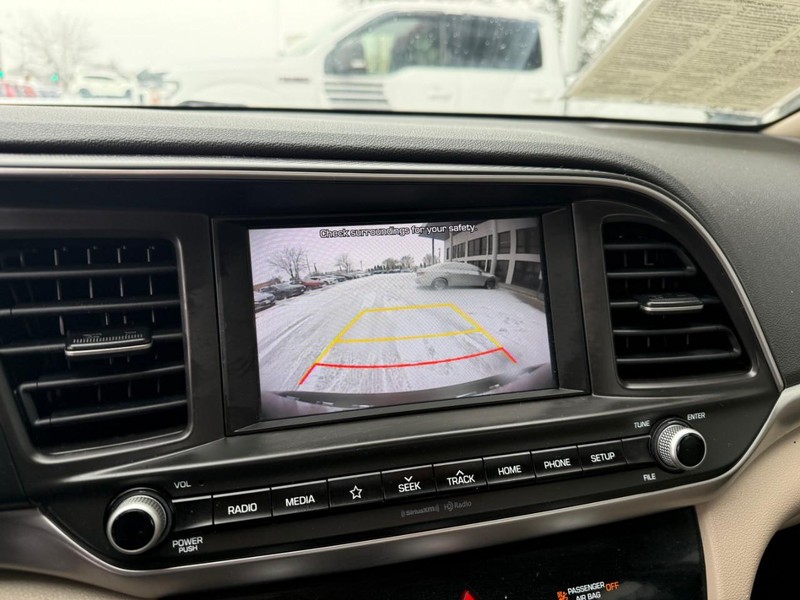 Hyundai Elantra Vehicle Image 24