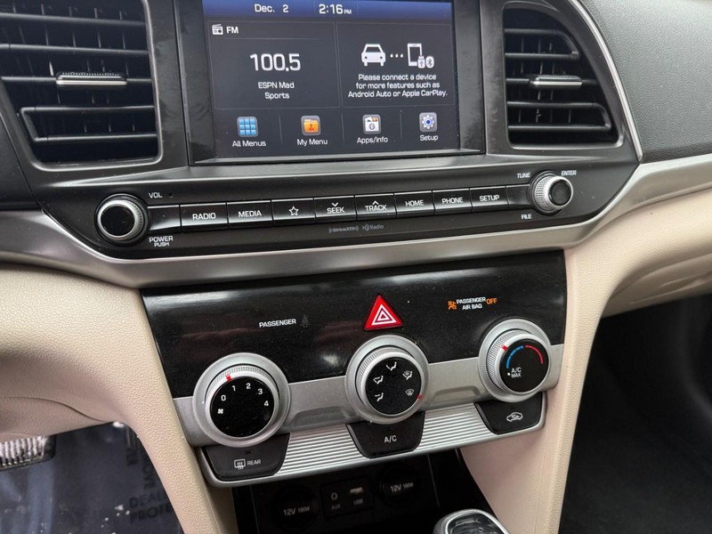 Hyundai Elantra Vehicle Image 25