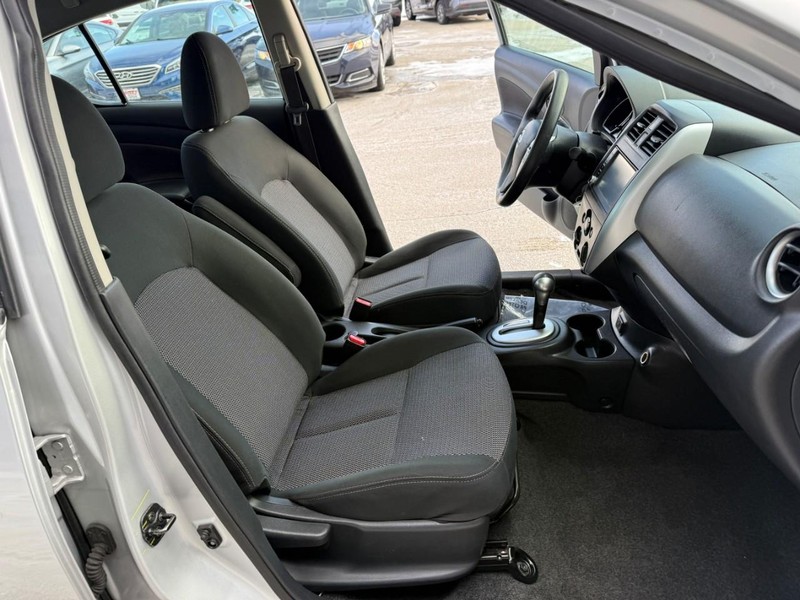 Nissan Versa Sedan Vehicle Image 15